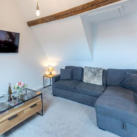 Pass The Keys 5C Charming Town Centre Apartment With Roof Top Views Шрусбъри Екстериор снимка