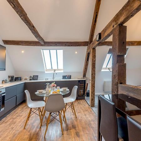 Pass The Keys 5C Charming Town Centre Apartment With Roof Top Views Шрусбъри Екстериор снимка