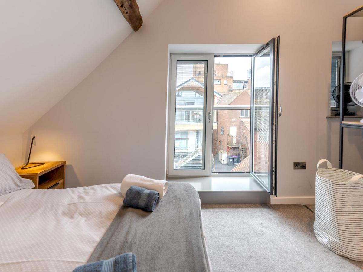 Pass The Keys 5C Charming Town Centre Apartment With Roof Top Views Шрусбъри Екстериор снимка