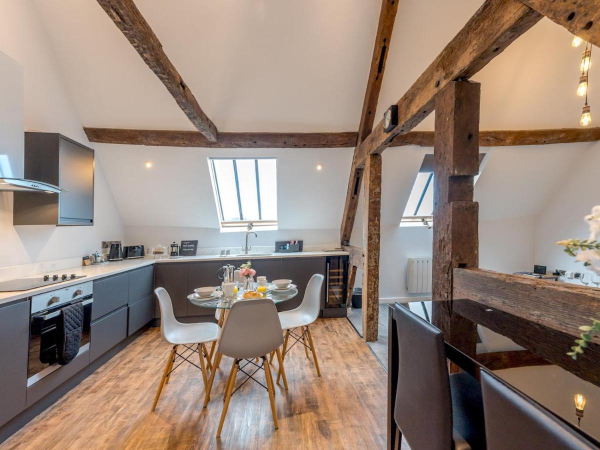 Pass The Keys 5C Charming Town Centre Apartment With Roof Top Views Шрусбъри Екстериор снимка