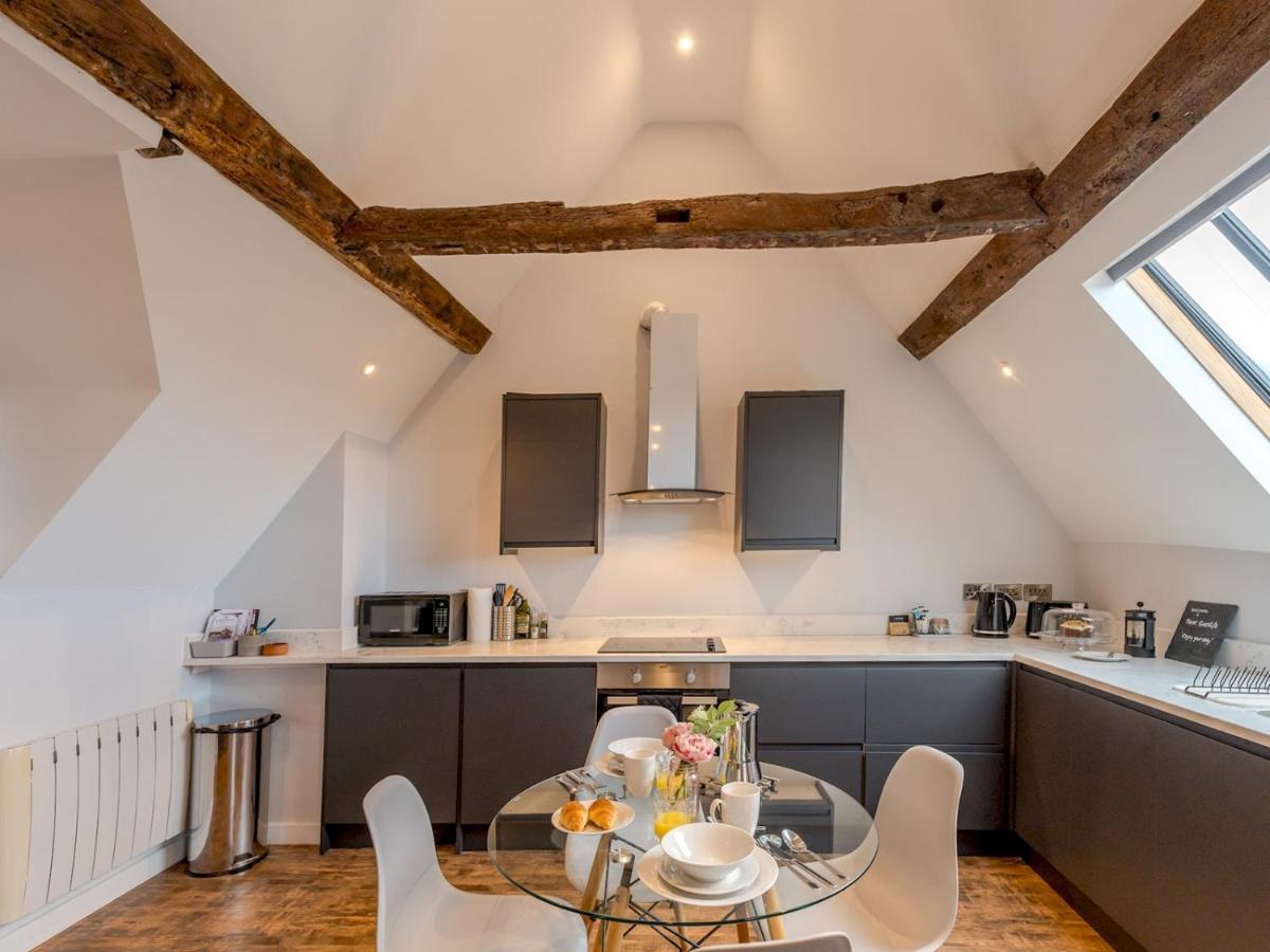 Pass The Keys 5C Charming Town Centre Apartment With Roof Top Views Шрусбъри Екстериор снимка