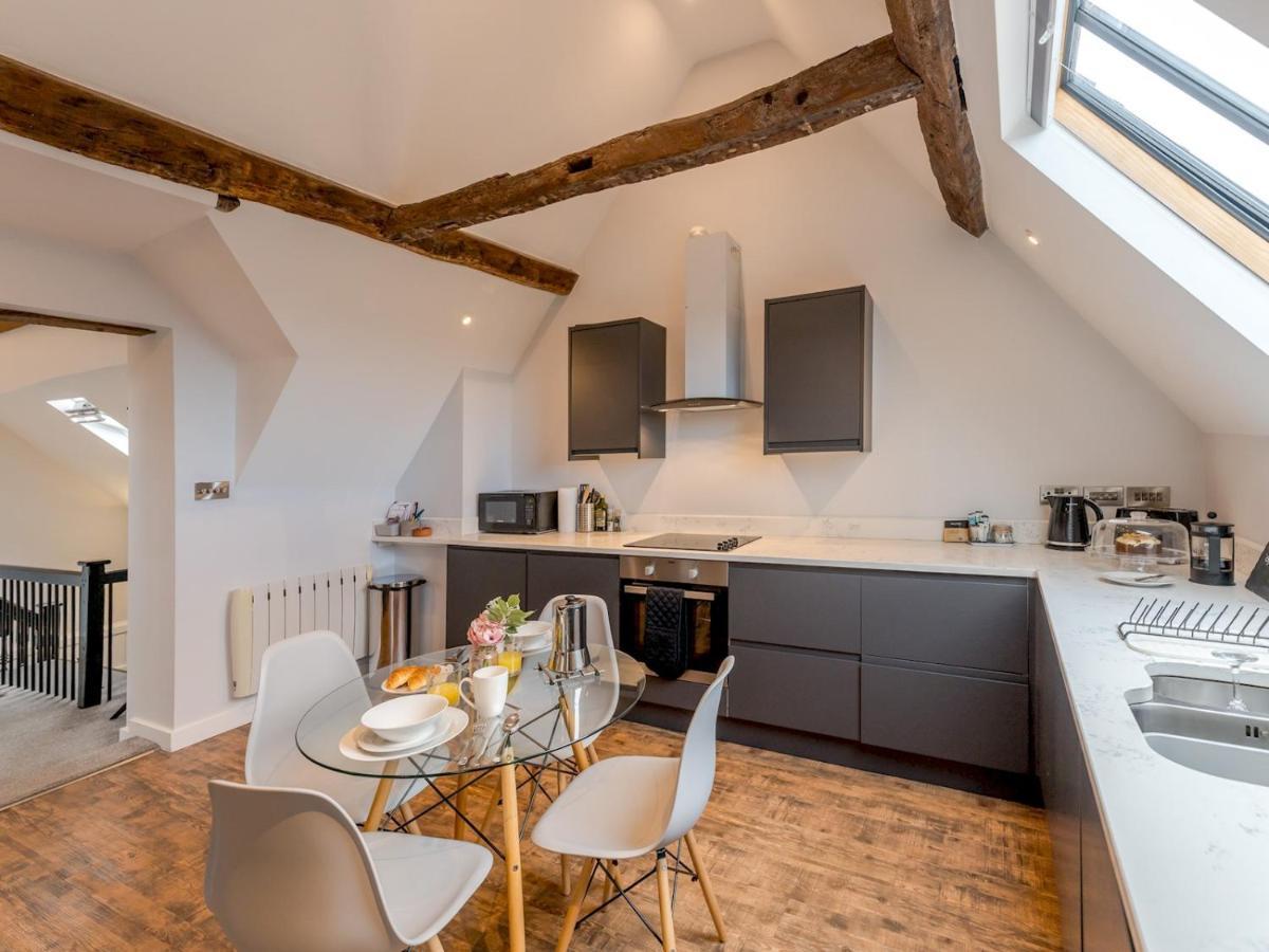 Pass The Keys 5C Charming Town Centre Apartment With Roof Top Views Шрусбъри Екстериор снимка