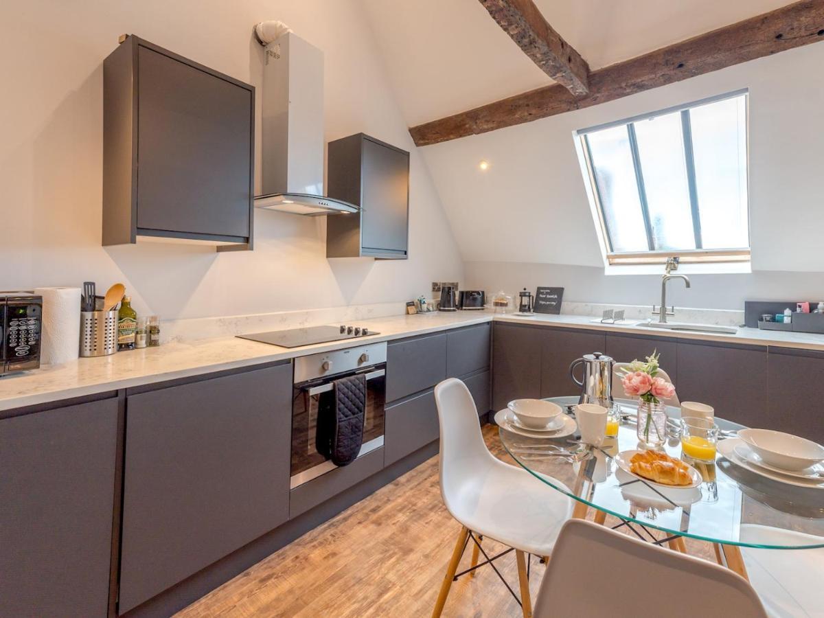 Pass The Keys 5C Charming Town Centre Apartment With Roof Top Views Шрусбъри Екстериор снимка