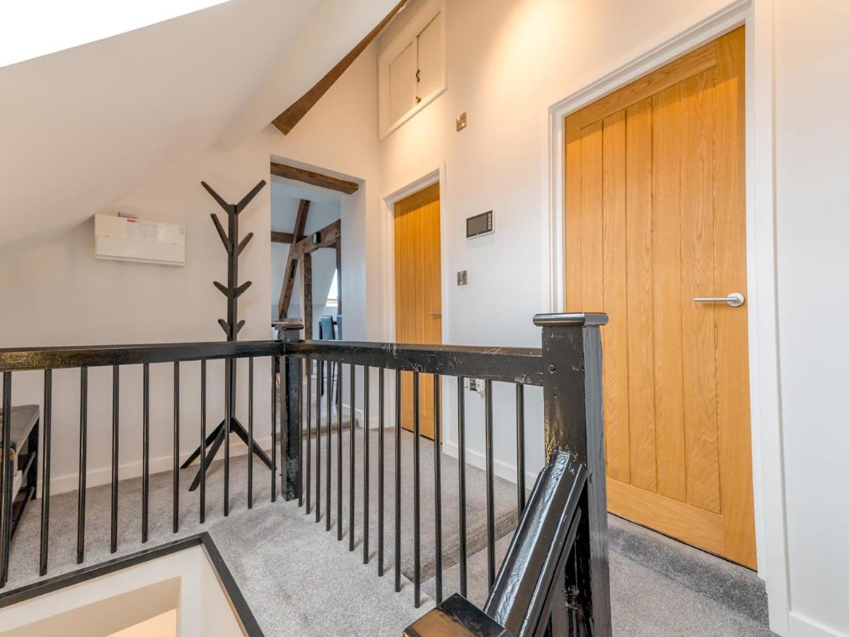 Pass The Keys 5C Charming Town Centre Apartment With Roof Top Views Шрусбъри Екстериор снимка